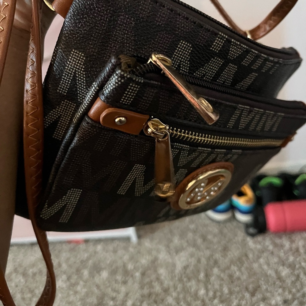 Mk brown purse stylish